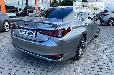 Седан Lexus ES 2018 в Львове