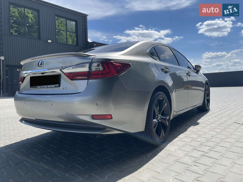 Седан Lexus ES 2017 в Киеве