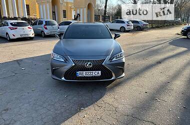 Седан Lexus ES 2019 в Дніпрі