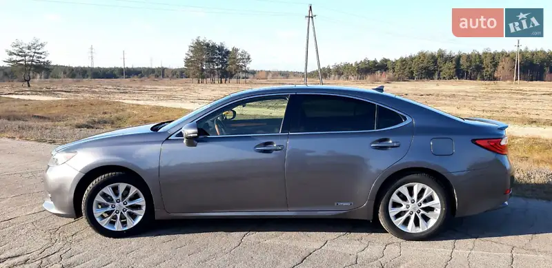 Lexus ES