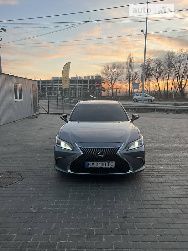 Лексус ес 2018