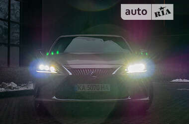 Седан Lexus ES 2020 в Киеве