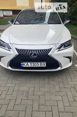 Седан Lexus ES 2019 в Киеве