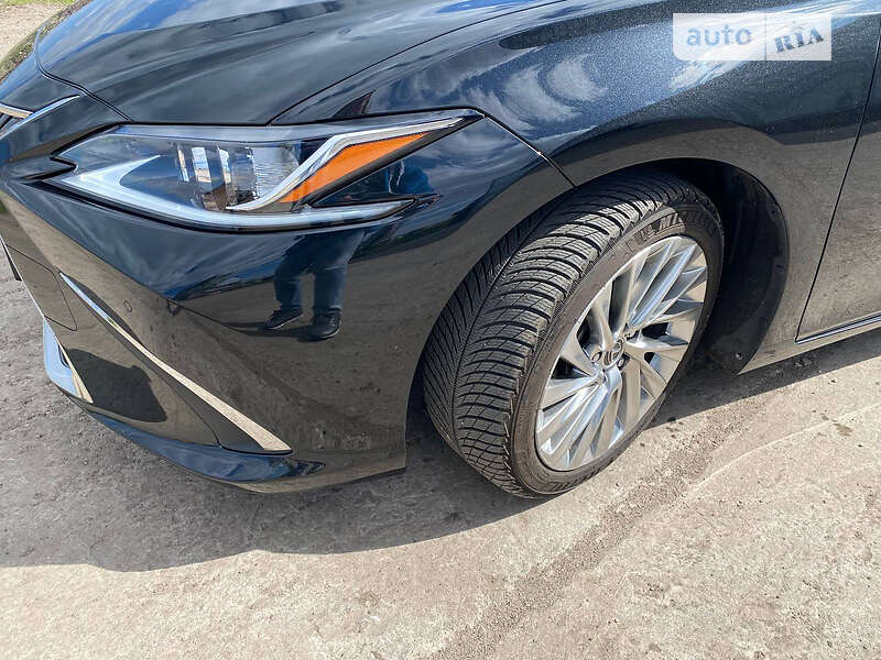 Седан Lexus ES 2019 в Киеве