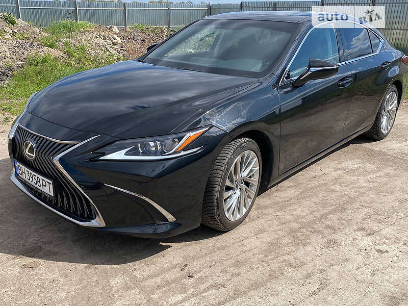 Седан Lexus ES 2019 в Киеве
