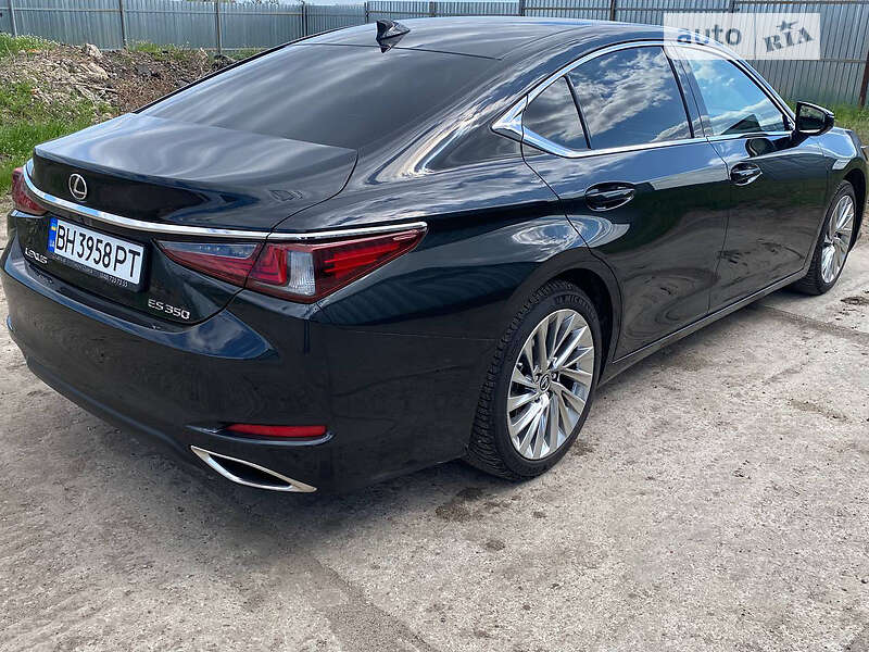Седан Lexus ES 2019 в Киеве