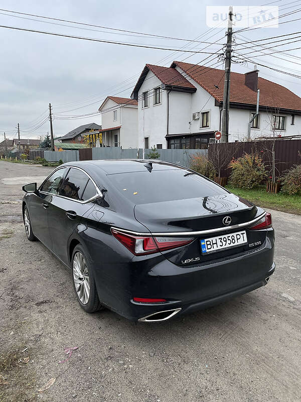 Седан Lexus ES 2019 в Киеве