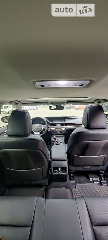 Седан Lexus ES 2014 в Києві