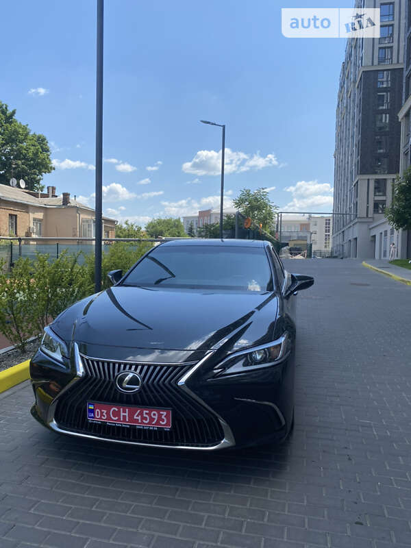 Седан Lexus ES 2019 в Дніпрі