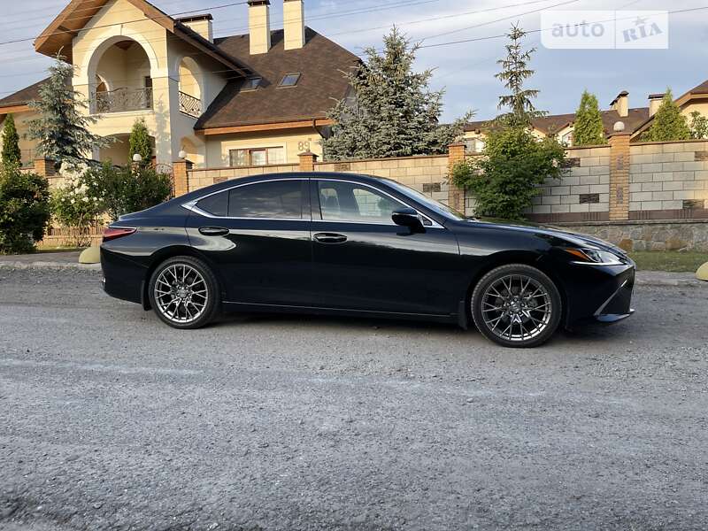 Седан Lexus ES 2019 в Києві