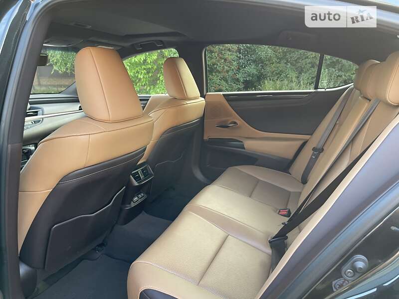 Седан Lexus ES 2019 в Києві