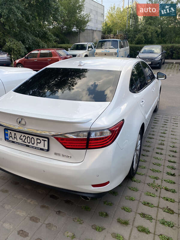 Седан Lexus ES 2014 в Киеве фото 3 Седан Lexus ES 2014 в Киеве