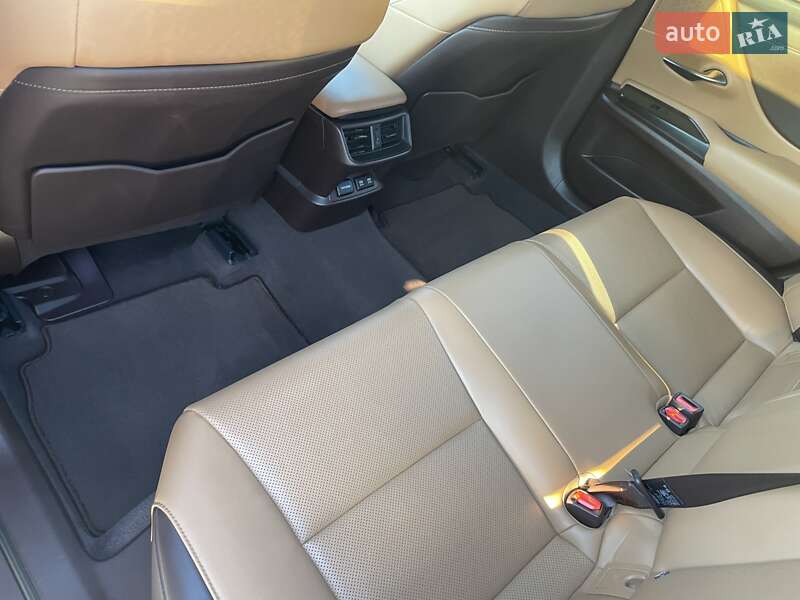 Седан Lexus ES 2019 в Тернополе