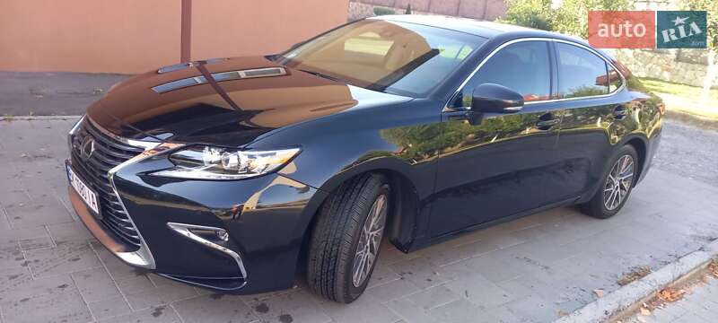 Седан Lexus ES 2016 в Ровно