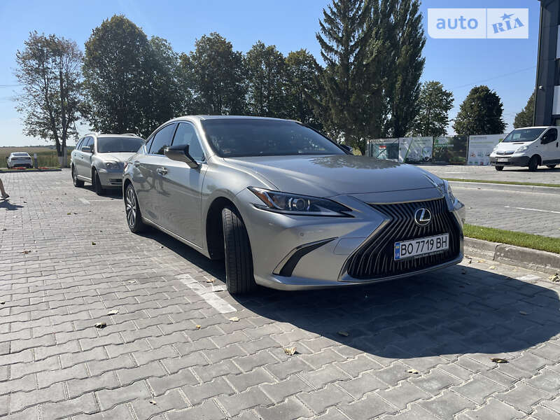 Седан Lexus ES 2019 в Тернополе