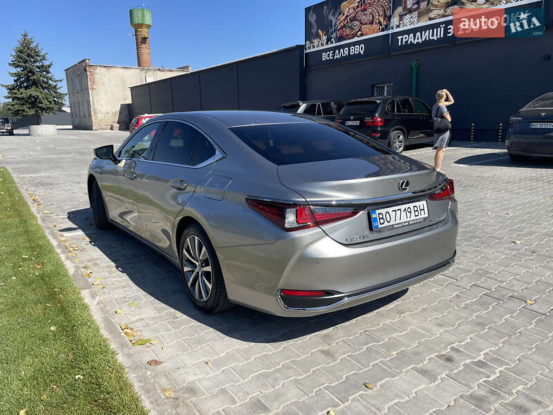 Седан Lexus ES 2019 в Тернополе
