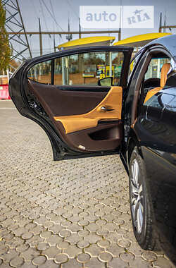 Седан Lexus ES 2020 в Чернівцях