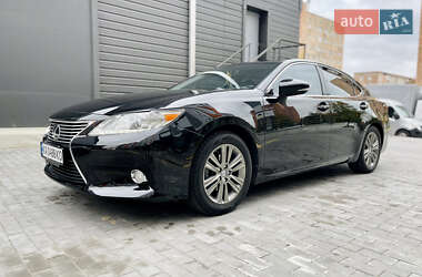 Седан Lexus ES 2013 в Вараше