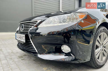 Седан Lexus ES 2013 в Вараше