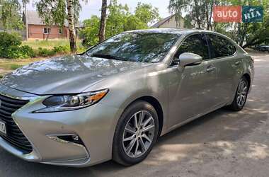 Седан Lexus ES 2016 в Охтирці