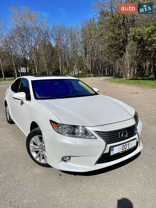 Седан Lexus ES 2013 в Кропивницькому