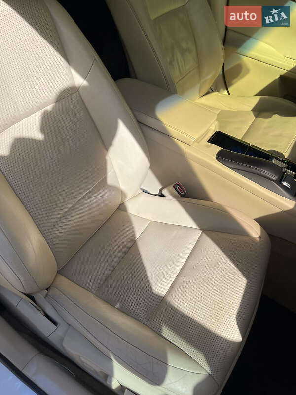 Седан Lexus ES 2013 в Кропивницькому