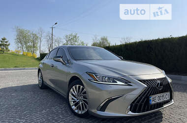 Седан Lexus ES 2022 в Дніпрі
