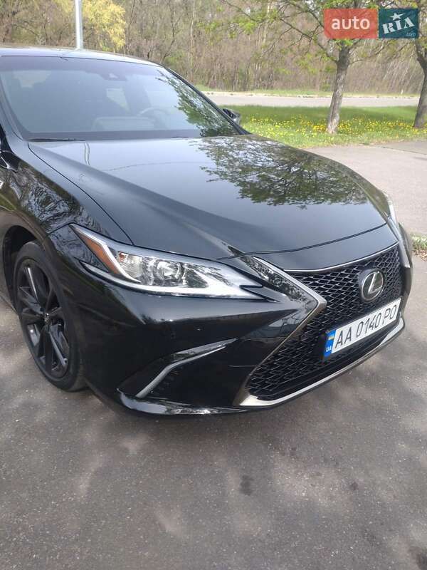 Седан Lexus ES 2022 в Києві
