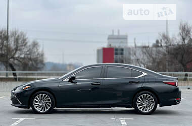 Седан Lexus ES 2022 в Киеве