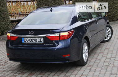Седан Lexus ES 2012 в Дрогобыче