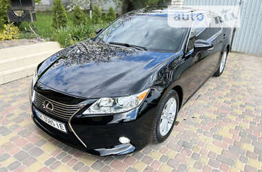 Седан Lexus ES 2015 в Рівному