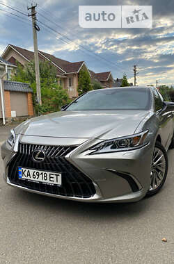 Седан Lexus ES 2022 в Виннице