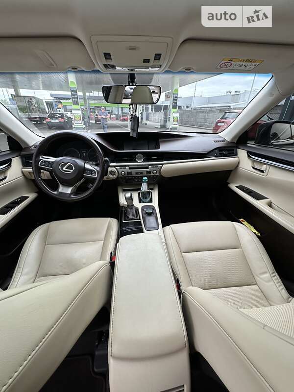 Седан Lexus ES 2018 в Ровно