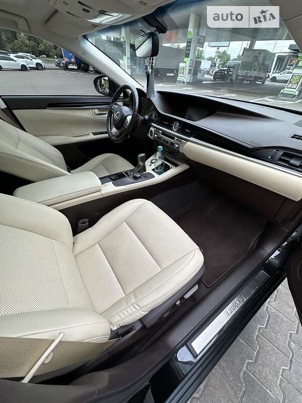 Седан Lexus ES 2018 в Ровно