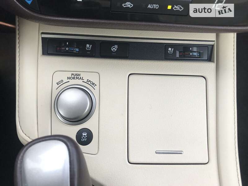 Седан Lexus ES 2018 в Киеве