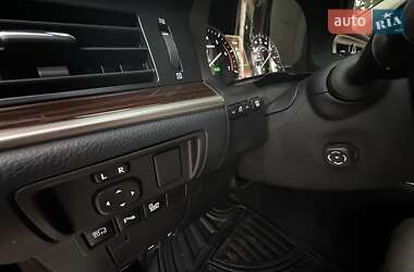 Седан Lexus ES 2016 в 