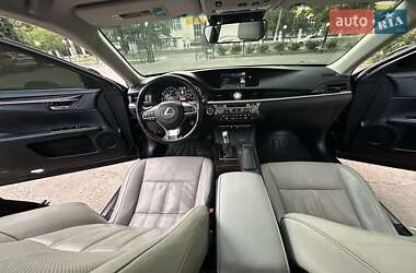 Седан Lexus ES 2016 в 