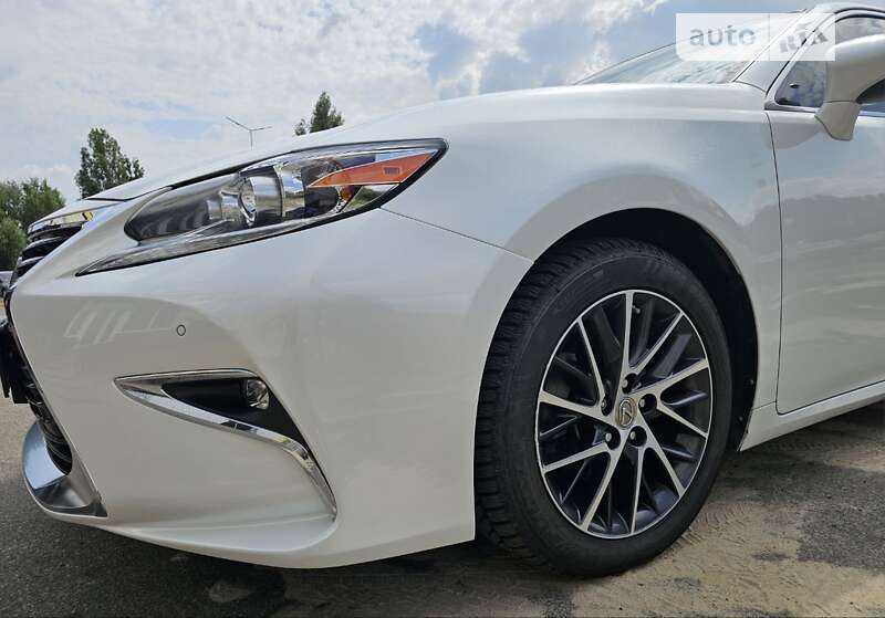 Седан Lexus ES 2016 в Києві