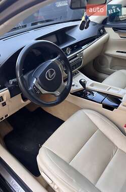 Седан Lexus ES 2014 в Львове