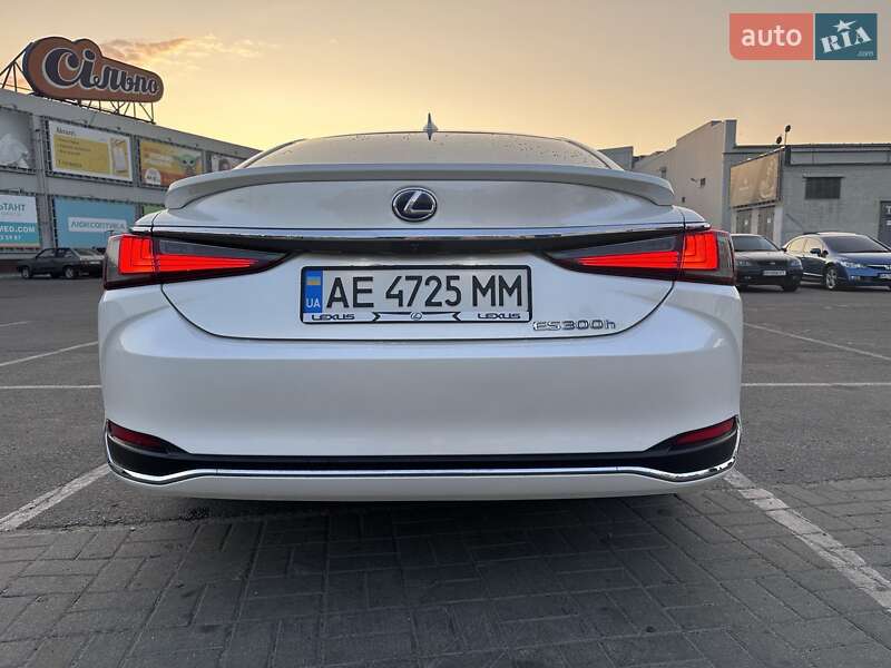 Седан Lexus ES 2020 в Павлограді