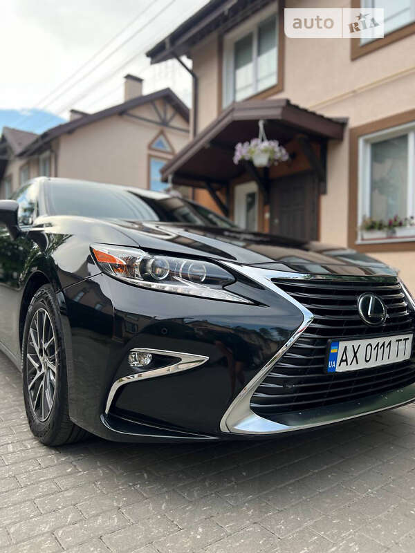 Седан Lexus ES 2015 в Ірпені