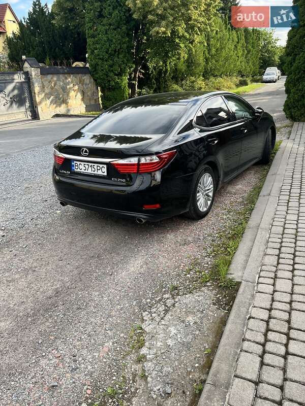 Седан Lexus ES 2012 в Львові