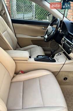 Седан Lexus ES 2012 в Львове