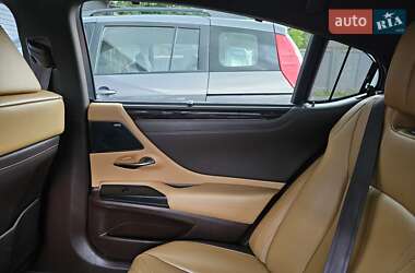 Седан Lexus ES 2018 в Ровно