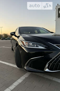 Седан Lexus ES 2022 в Борисполі