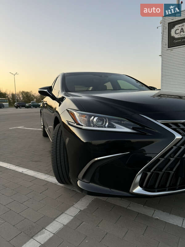 Седан Lexus ES 2022 в Борисполе