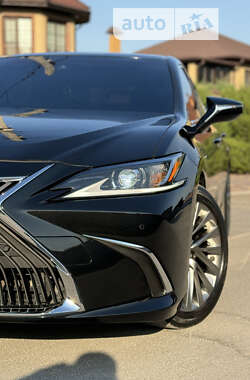 Седан Lexus ES 2019 в 