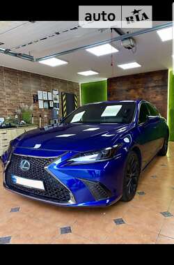 Седан Lexus ES 2018 в Киеве