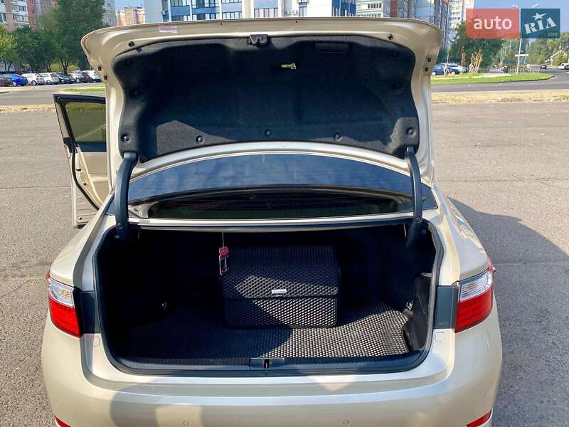 Седан Lexus ES 2013 в Черкассах