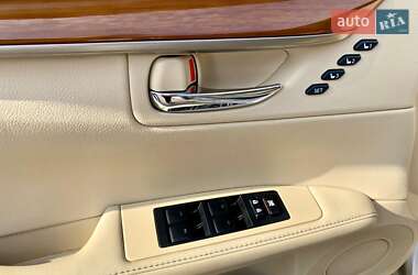 Седан Lexus ES 2013 в Черкассах